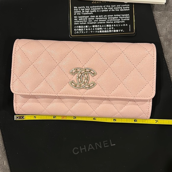 🔥RARE PRISTINE CHANEL•Caviar Quilted CRYSTAL CC Wallet. So Beautiful!!🔥💕 - Picture 10 of 12